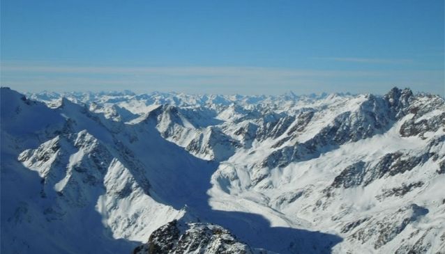 Pitztaler Glacier - Rifflsee - Snowy peaks even off-season!